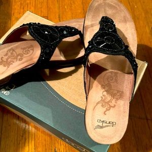 Dansko black thong sandals